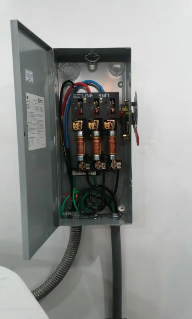 Three-phase disconnect switch installed for Smoke Detector Installation in Galax